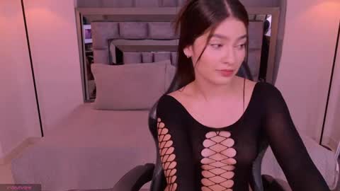 Snapshot of bella_clark2 chatting on May 2026 08:37:01 PM Bella online show from May 2026 08:37:01 PM