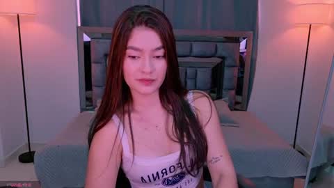Snapshot of bella_clark2 chatting on July 2026 01:06:02 PM Bella online show from July 2026 01:06:02 PM