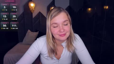 Snapshot of bella_cosmos chatting on December 2024 12:11:02 PM Bella online show from December 2024 12:11:02 PM