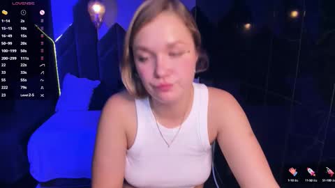 Snapshot of bella_cosmos chatting on September 2025 06:34:01 PM Bella online show from September 2025 06:34:01 PM