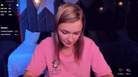 Snapshot of bella_cosmos chatting on September 2025 06:13:02 PM Bella online show from September 2025 06:13:02 PM