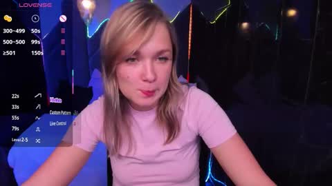 Snapshot of bella_cosmos chatting on October 2025 05:37:02 PM Bella online show from October 2025 05:37:02 PM