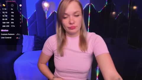 Snapshot of bella_cosmos chatting on October 2025 05:55:01 AM Bella online show from October 2025 05:55:01 AM