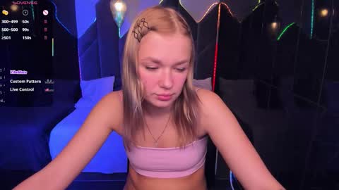 Snapshot of bella_cosmos chatting on October 2025 07:09:02 AM Bella online show from October 2025 07:09:02 AM