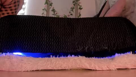 Dessi  online show from October 2025 01:11:01 PM