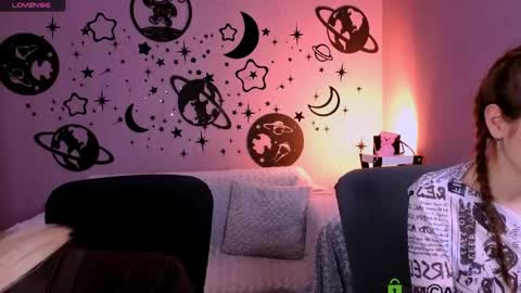 Snapshot of bella_dorn chatting on June 2026 09:25:02 AM Bella online show from June 2026 09:25:02 AM