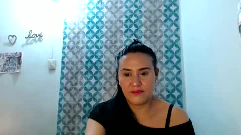 Snapshot of bella_florx chatting on October 2025 10:11:01 PM bella_florx online show from October 2025 10:11:01 PM