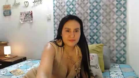 Snapshot of bella_florx chatting on November 2025 09:48:02 PM bella_florx online show from November 2025 09:48:02 PM