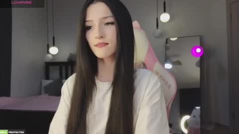 Snapshot of bella_hayes chatting on September 2025 03:28:02 AM Bella next stream December 2 at 9pm gmt online show from September 2025 03:28:02 AM
