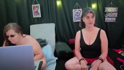 Bella James online show from November 2025 04:45:02 PM