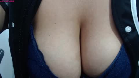Snapshot of bella_lady_1_ chatting on February 2025 08:48:02 PM lady online show from February 2025 08:48:02 PM