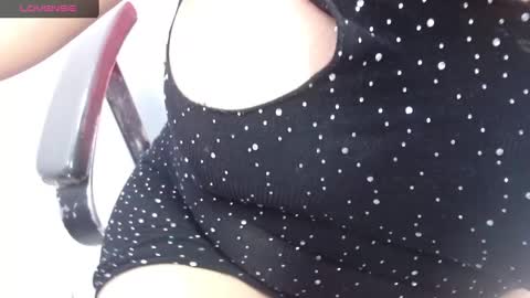Snapshot of bella_lady_1_ chatting on February 2025 10:10:02 PM lady online show from February 2025 10:10:02 PM