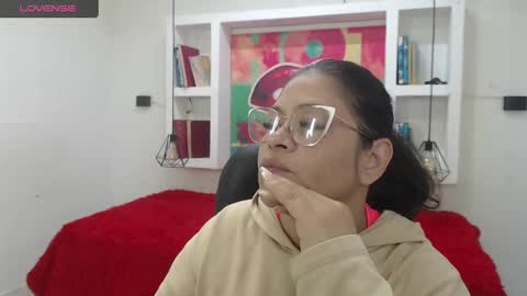 Snapshot of bella_lady_1_ chatting on September 2025 11:32:02 AM lady online show from September 2025 11:32:02 AM