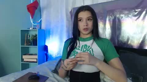 Snapshot of bella_lr chatting on October 2025 02:18:01 AM Valentina online show from October 2025 02:18:01 AM