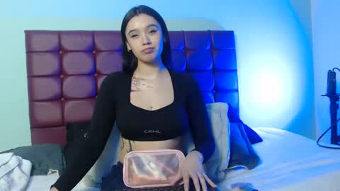 Snapshot of bella_lr chatting on November 2025 02:11:02 AM Valentina online show from November 2025 02:11:02 AM