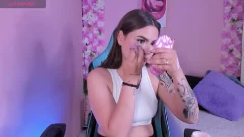 Snapshot of bella_manson_ chatting on September 2025 12:18:01 PM BELLA online show from September 2025 12:18:01 PM