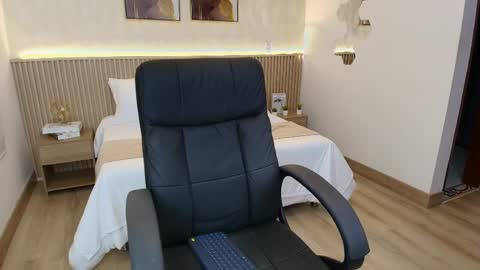 Snapshot of bella_millers chatting on March 2026 06:52:01 PM bella_millers online show from March 2026 06:52:01 PM