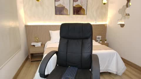 Snapshot of bella_millers chatting on April 2026 06:49:02 PM bella_millers online show from April 2026 06:49:02 PM