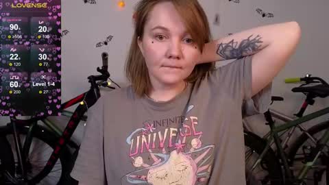 Snapshot of bella_murrrr chatting on October 2025 02:59:01 AM Bella online show from October 2025 02:59:01 AM