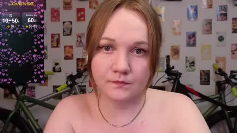 Snapshot of bella_murrrr chatting on November 2025 04:09:02 PM Bella online show from November 2025 04:09:02 PM