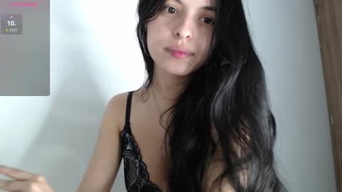 Snapshot of bella_musee chatting on December 2024 03:52:02 AM online show from December 2024 03:52:02 AM