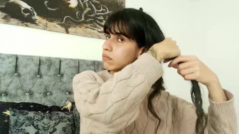 Bella online show from December 2025 01:13:01 AM