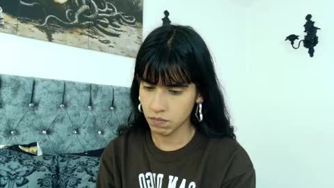 Bella online show from December 2025 11:22:01 PM