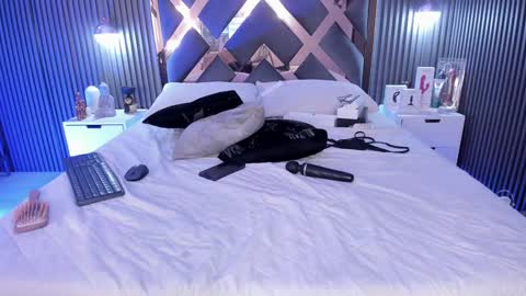 isabella online show from February 2025 07:37:01 AM