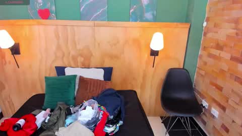 Snapshot of bella_riviera chatting on October 2025 07:03:02 PM Bella Riviera online show from October 2025 07:03:02 PM