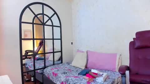 Snapshot of bella_riviera chatting on October 2025 12:05:02 PM Bella Riviera online show from October 2025 12:05:02 PM