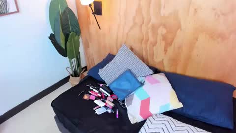 Snapshot of bella_riviera chatting on November 2025 05:13:02 PM Bella Riviera online show from November 2025 05:13:02 PM