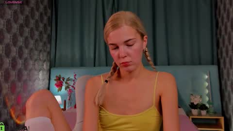 Bella online show from September 2025 12:44:02 AM