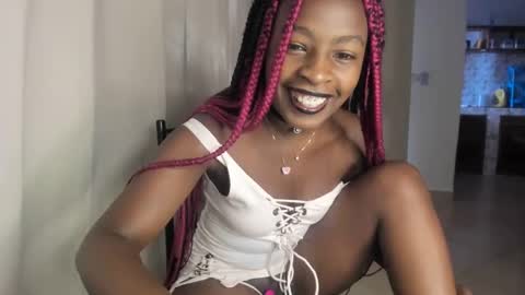 Snapshot of bella_thequeen chatting on January 2025 06:22:02 AM Bella sweetpea online show from January 2025 06:22:02 AM