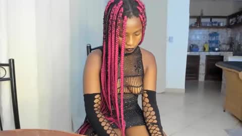 Snapshot of bella_thequeen chatting on February 2025 05:55:02 PM Bella sweetpea online show from February 2025 05:55:02 PM