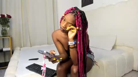 Bella sweetpea online show from June 2026 03:00:01 AM