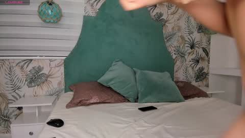 Bella Becca  online show from December 2024 06:20:01 PM