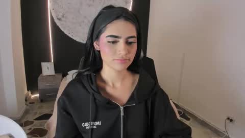 bellaastorm online show from October 2025 09:04:01 PM