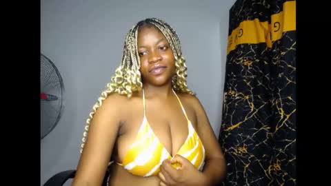 Snapshot of bellababy7 chatting on May 2026 06:27:01 PM bella online show from May 2026 06:27:01 PM