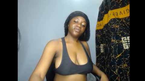 Snapshot of bellababy7 chatting on June 2026 06:33:02 PM bella online show from June 2026 06:33:02 PM