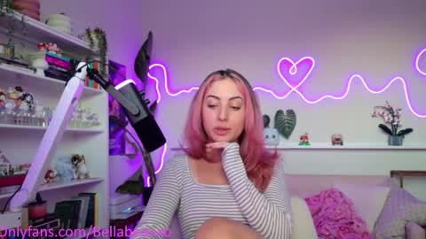 Snapshot of bellabeauu chatting on March 2026 12:36:02 AM bella beau online show from March 2026 12:36:02 AM