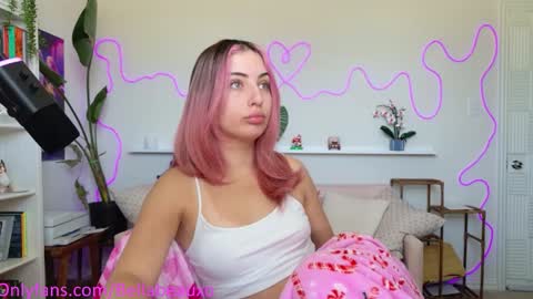 Snapshot of bellabeauu chatting on March 2026 05:51:02 PM bella beau online show from March 2026 05:51:02 PM