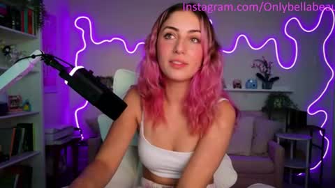 Snapshot of bellabeauu chatting on July 2026 01:30:01 AM bella beau online show from July 2026 01:30:01 AM