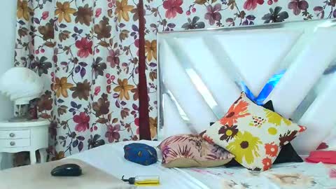 BELLA online show from November 2025 09:07:01 PM