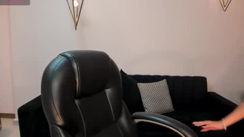  Bella C  online show from November 2025 12:05:02 PM