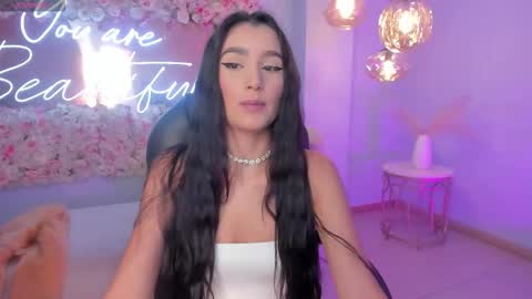  Bella C  online show from December 2025 12:10:01 PM