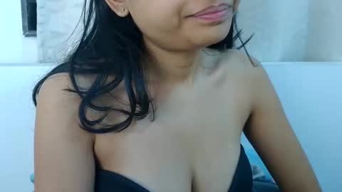 Snapshot of bellacrystall chatting on March 2026 04:25:02 AM bellacrystall online show from March 2026 04:25:02 AM