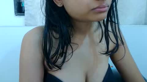 Snapshot of bellacrystall chatting on March 2026 05:45:02 AM bellacrystall online show from March 2026 05:45:02 AM