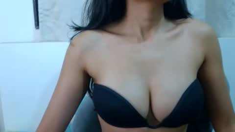 Snapshot of bellacrystall chatting on March 2026 04:39:02 PM bellacrystall online show from March 2026 04:39:02 PM