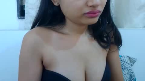 Snapshot of bellacrystall chatting on March 2026 05:52:01 AM bellacrystall online show from March 2026 05:52:01 AM