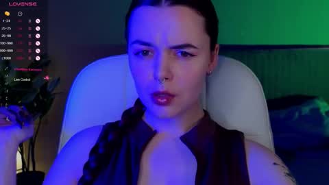 belladevile_ online show from October 2025 07:28:02 AM